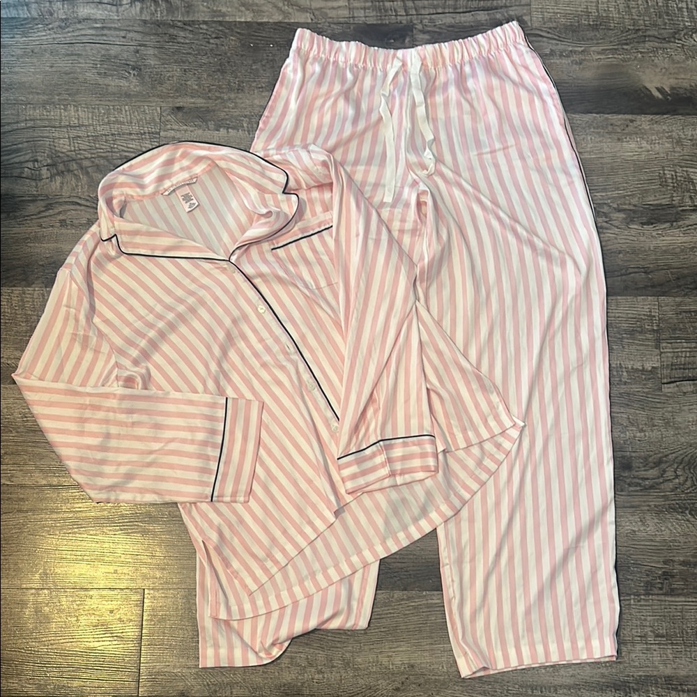 Victoria secret silky pajama set size medium